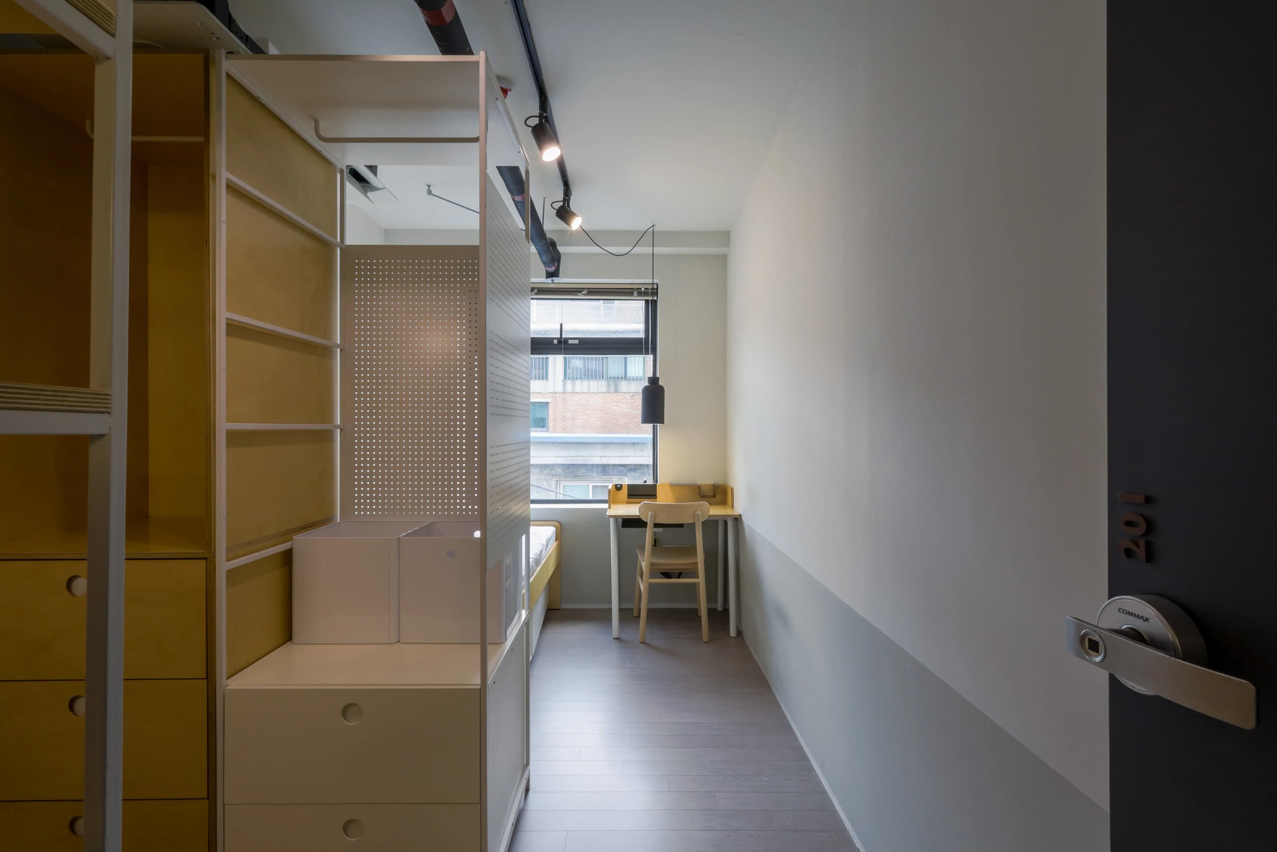 Single Compact photo 1